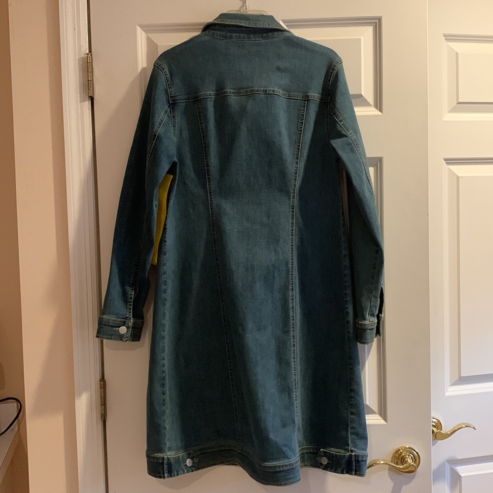 FLASH SALE -- NEW -- Perfect Denim Jacket -- Size Medium - Picture 7 of 13
